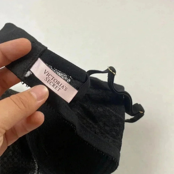 Incredible Victoria Secrets Plunge Bra - Picture 8 of 8